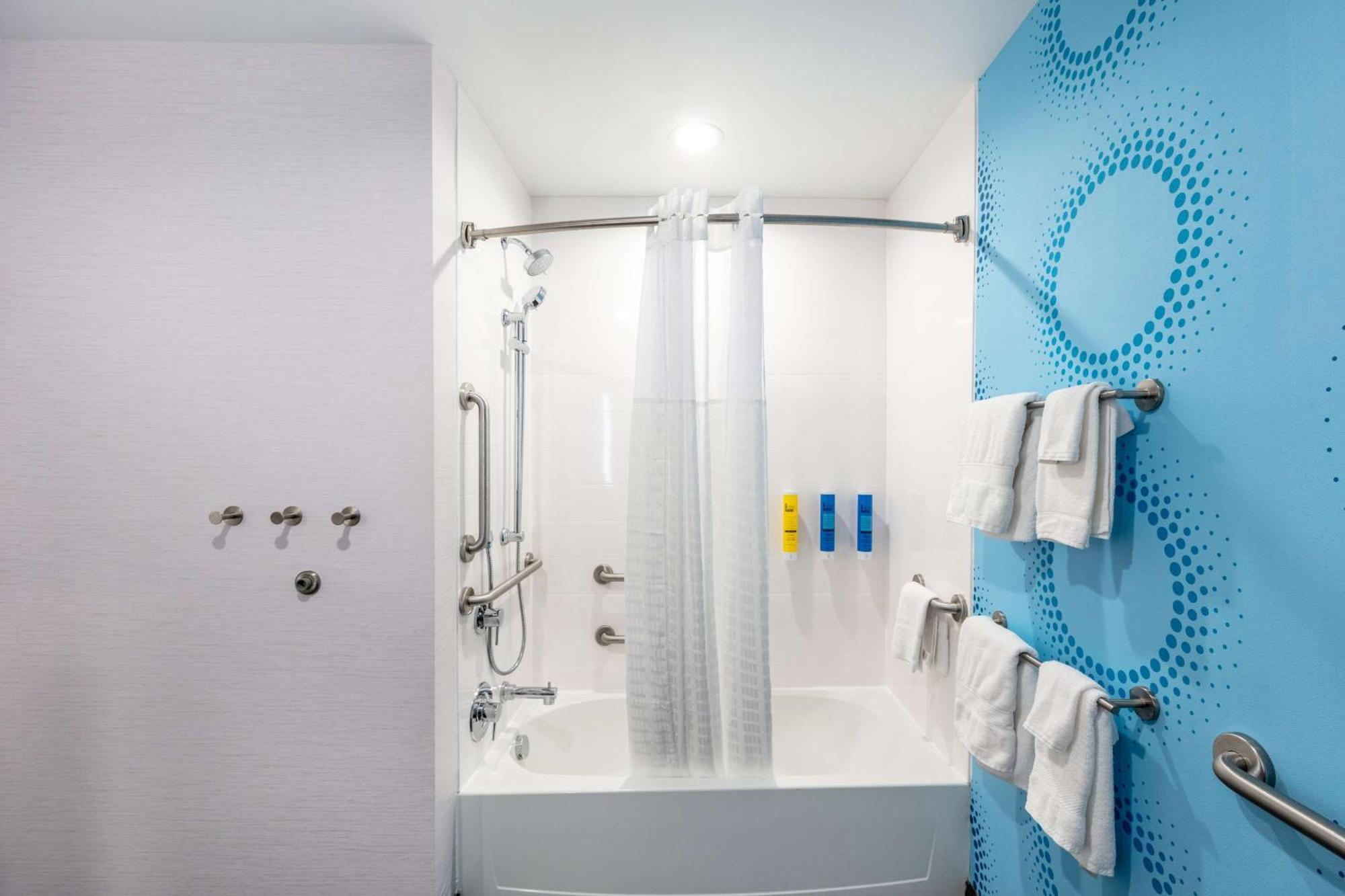 Tru By Hilton Blue Ridge Parkway Hotel 3*